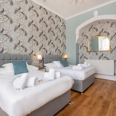 York Riverside Walk Family Suite 1 *